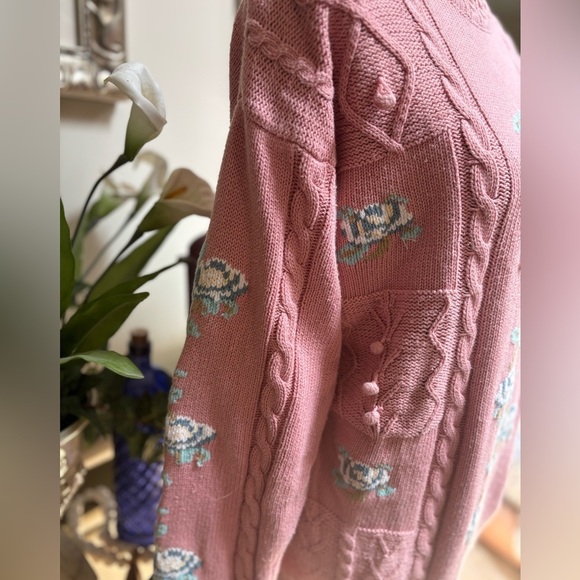 VTG IZOD CLUB HAND EMBROIDERED BLUE & PINK CROCHETED COTTAGE CORE SWEATER SZ S - Picture 6 of 11